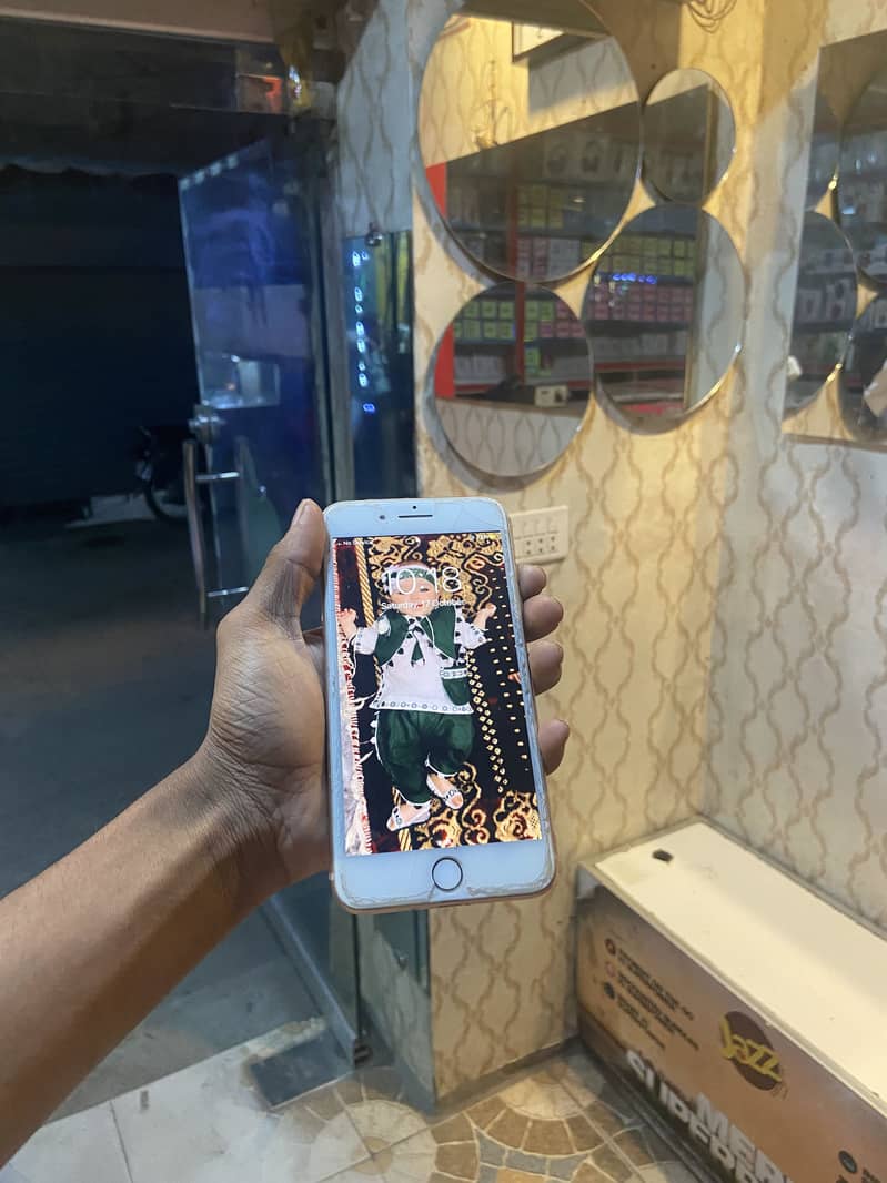 Apple iPhone 8 Plus 5