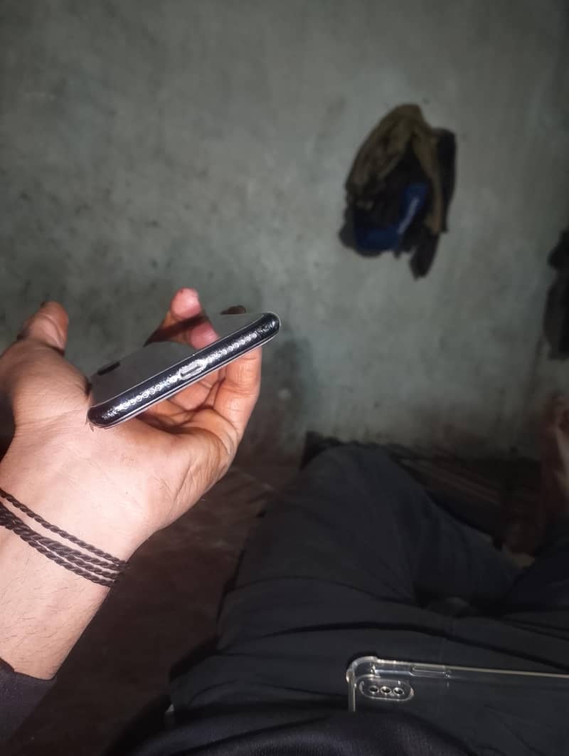 Apple iPhone X 4
