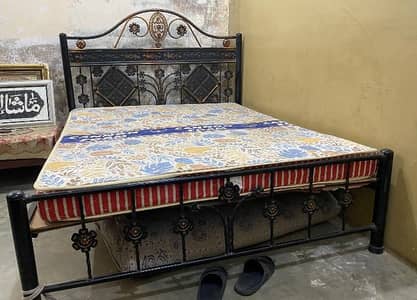 metal Bed 6/5 size with mattress