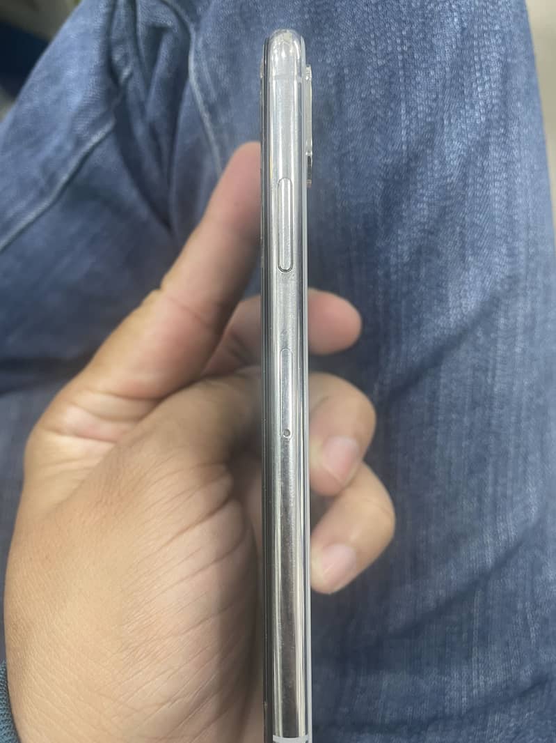 Apple iPhone X 4