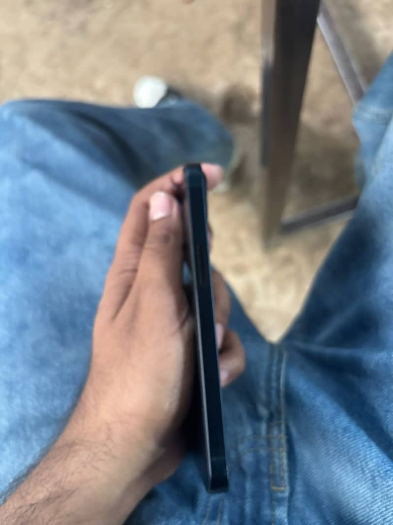 Apple iPhone 13 4