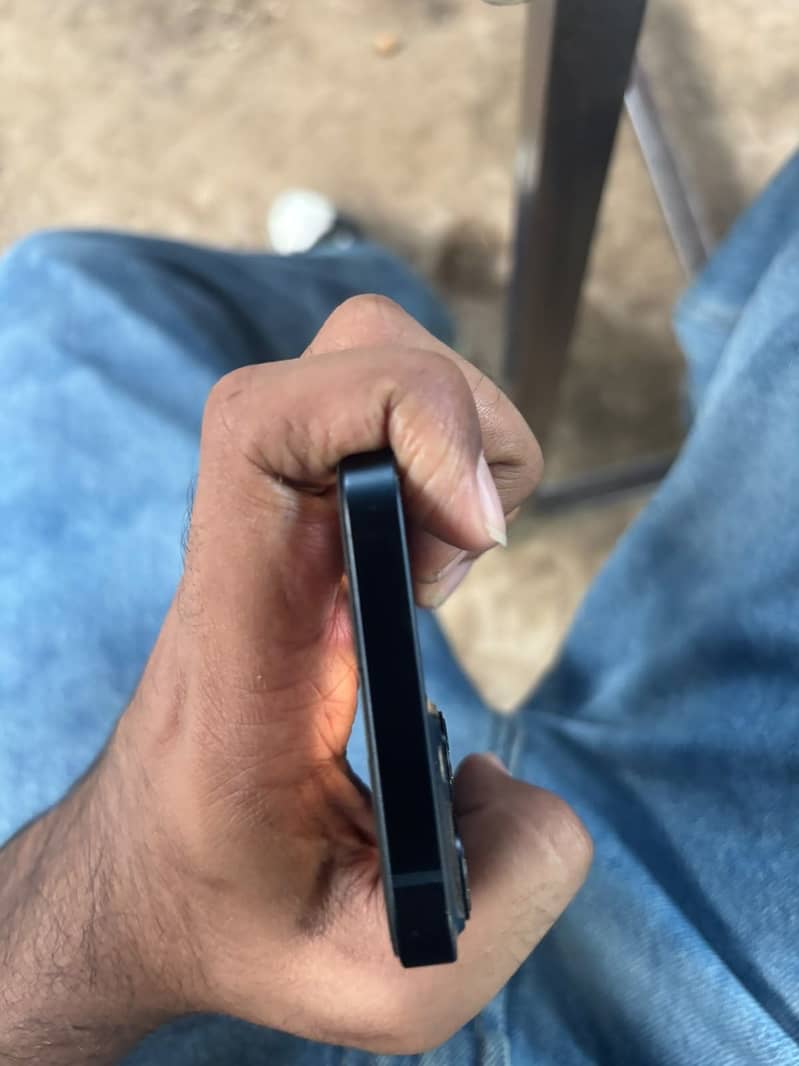 Apple iPhone 13 5