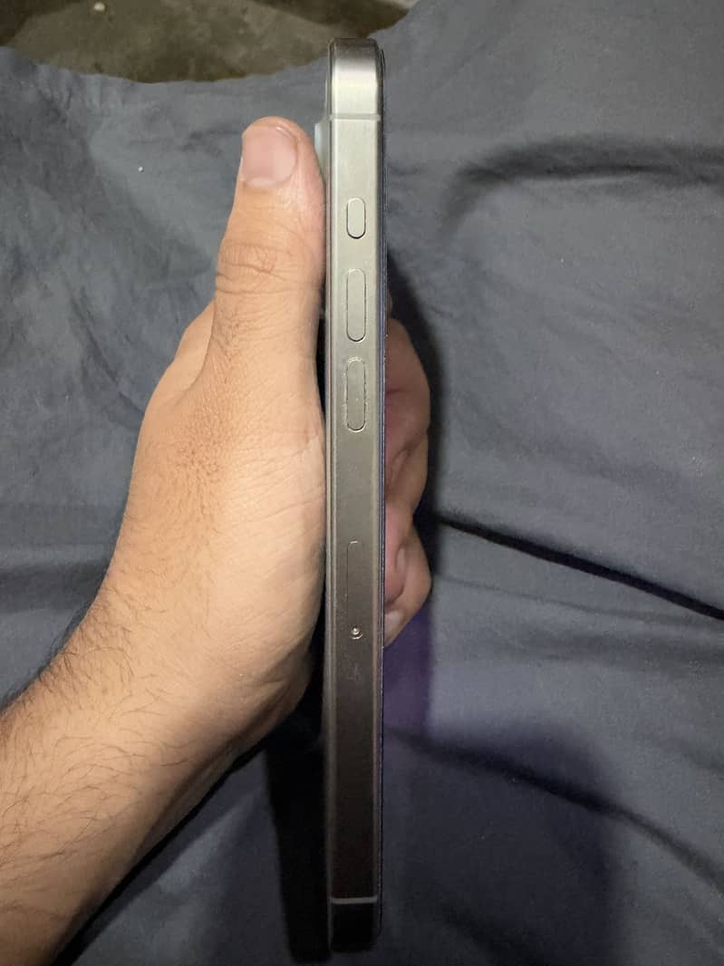 Apple iPhone 15 Pro Max 0