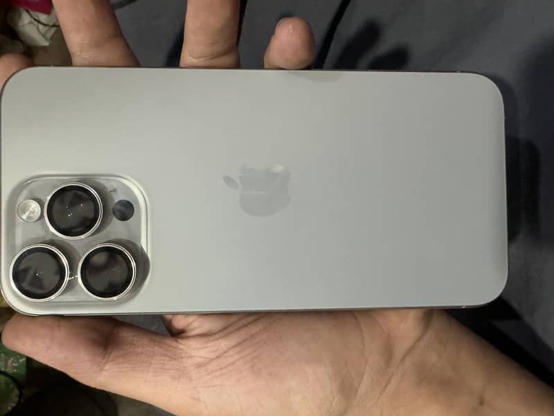 Apple iPhone 15 Pro Max 2