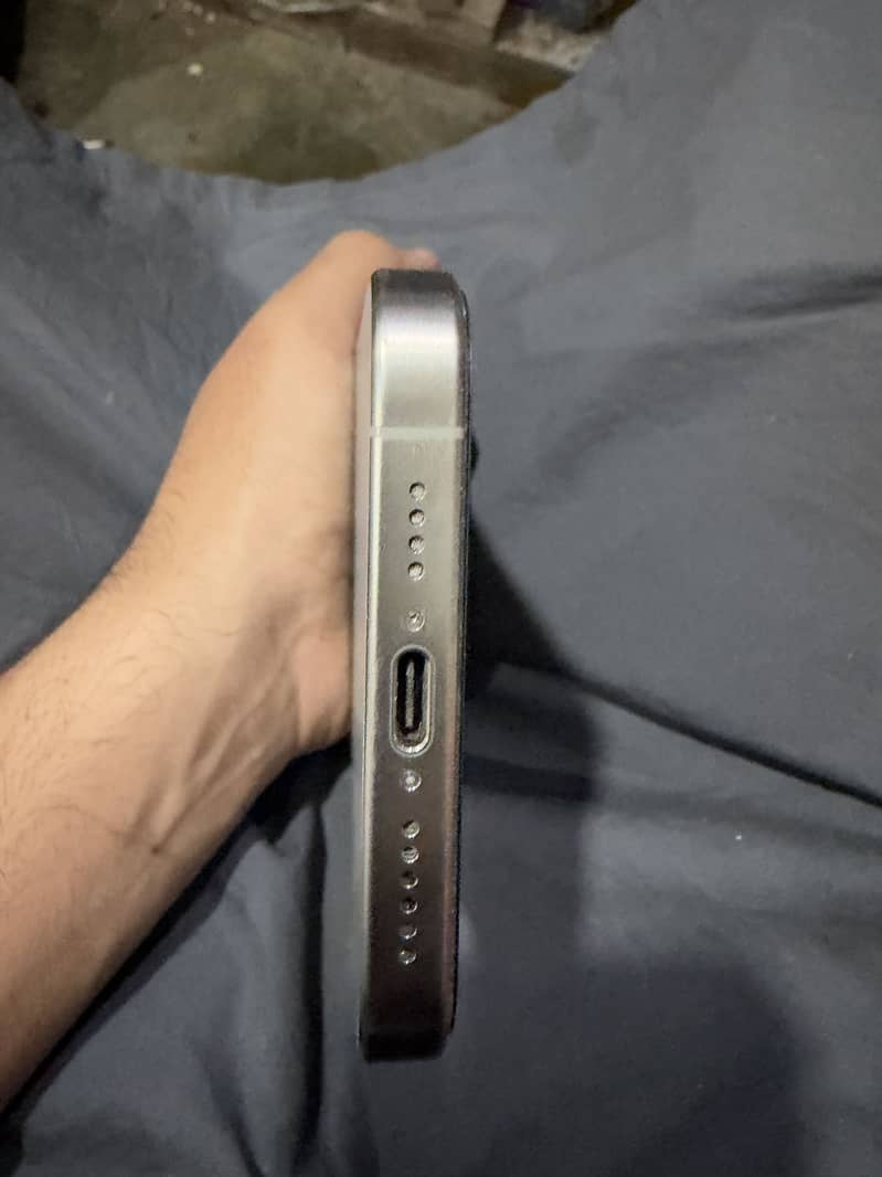 Apple iPhone 15 Pro Max 6