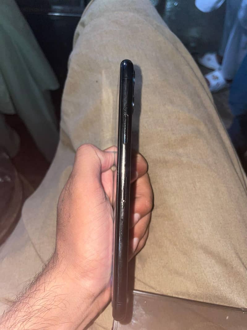 Apple iPhone 11 Pro Max 13
