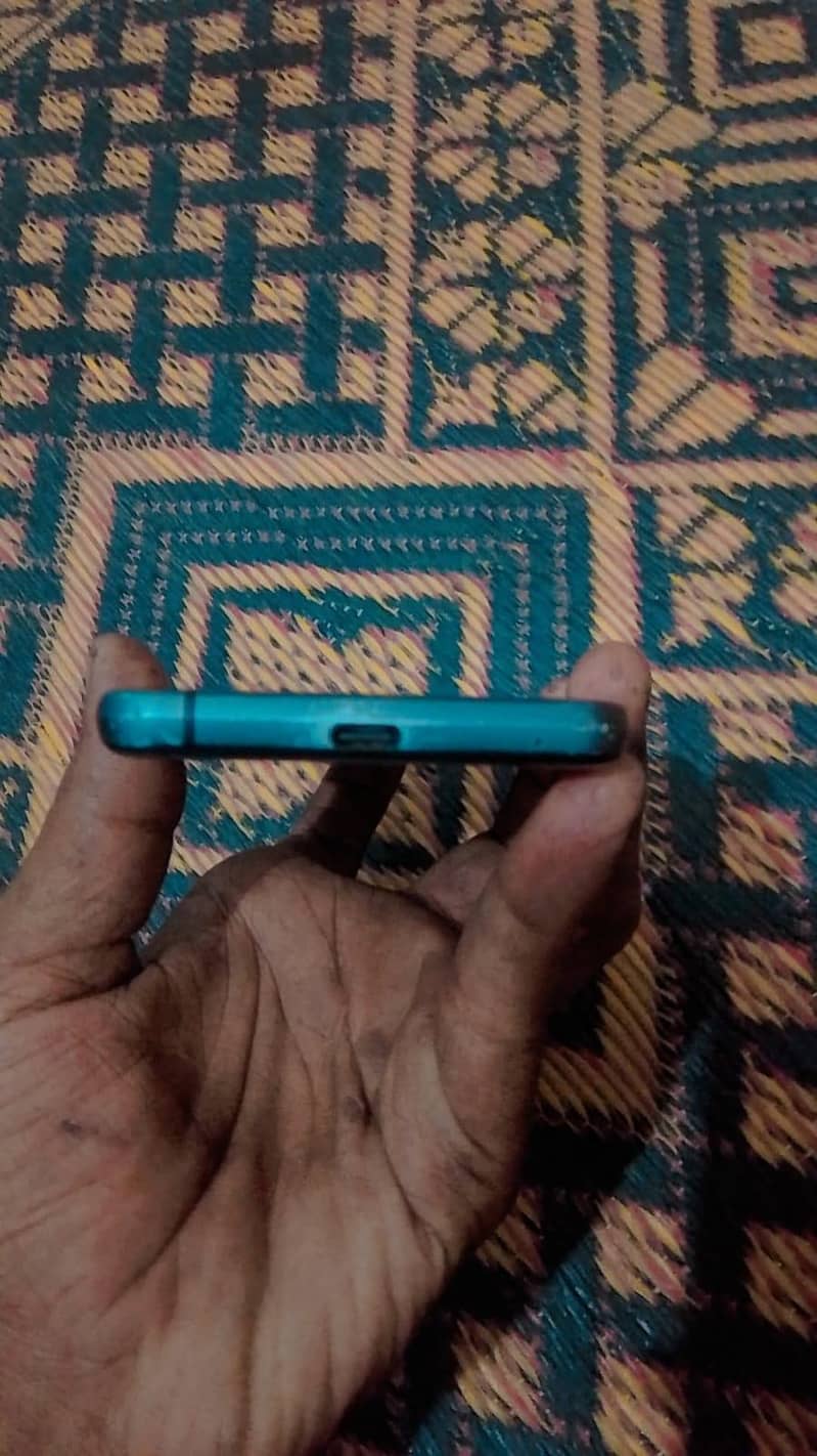 Sharp Aquos Sense 1