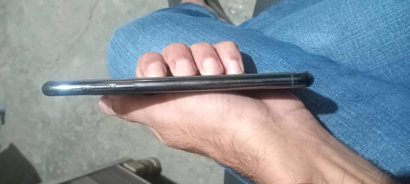 Apple iPhone 11 Pro Max 2