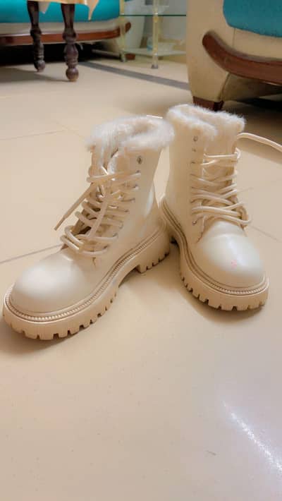 Stylish Boots for Sale – Size 37 | Like New