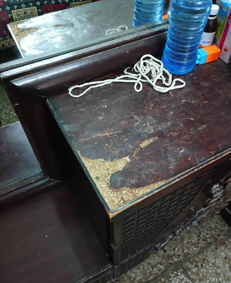 King Bed with side table Dressing 2