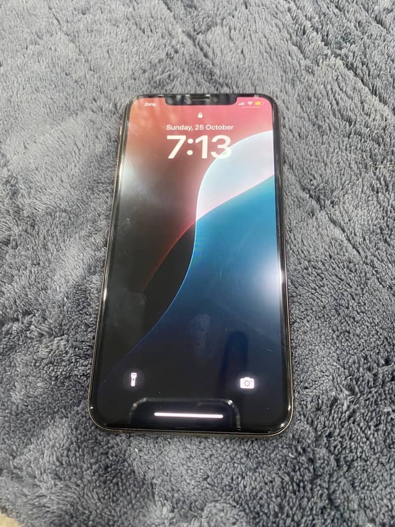 Apple iPhone XS Max 3