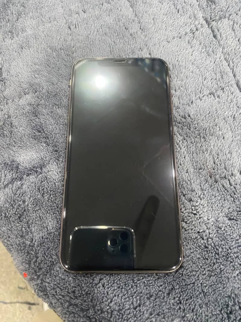 Apple iPhone XS Max 4