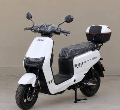 EVEE Mito Plus 2026 Model White Colour with Storage Box