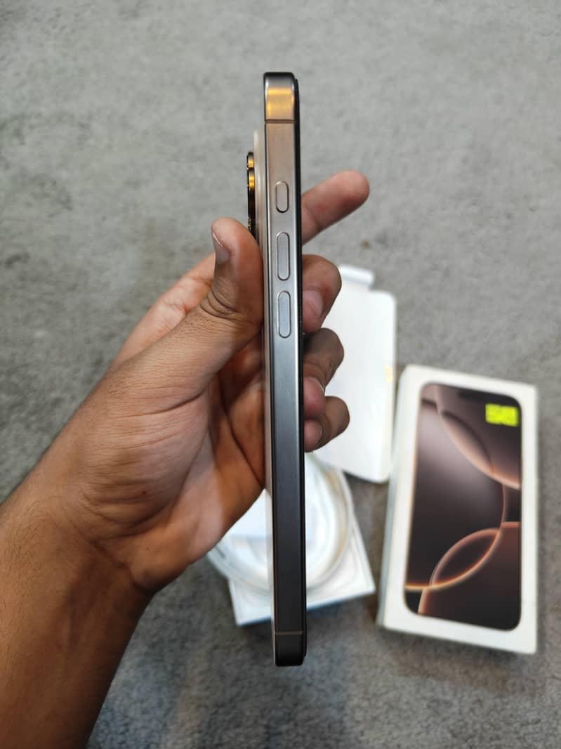 Apple iPhone 16 Pro Max 3
