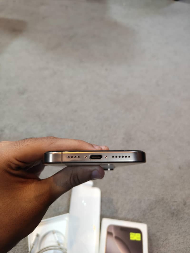 Apple iPhone 16 Pro Max 4