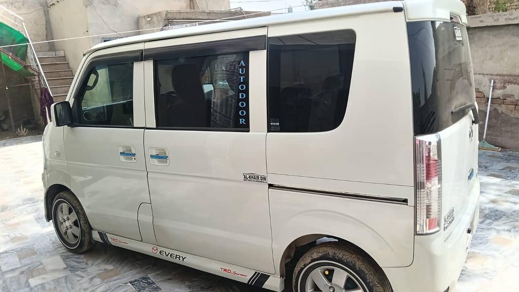 Suzuki Every 2012 3