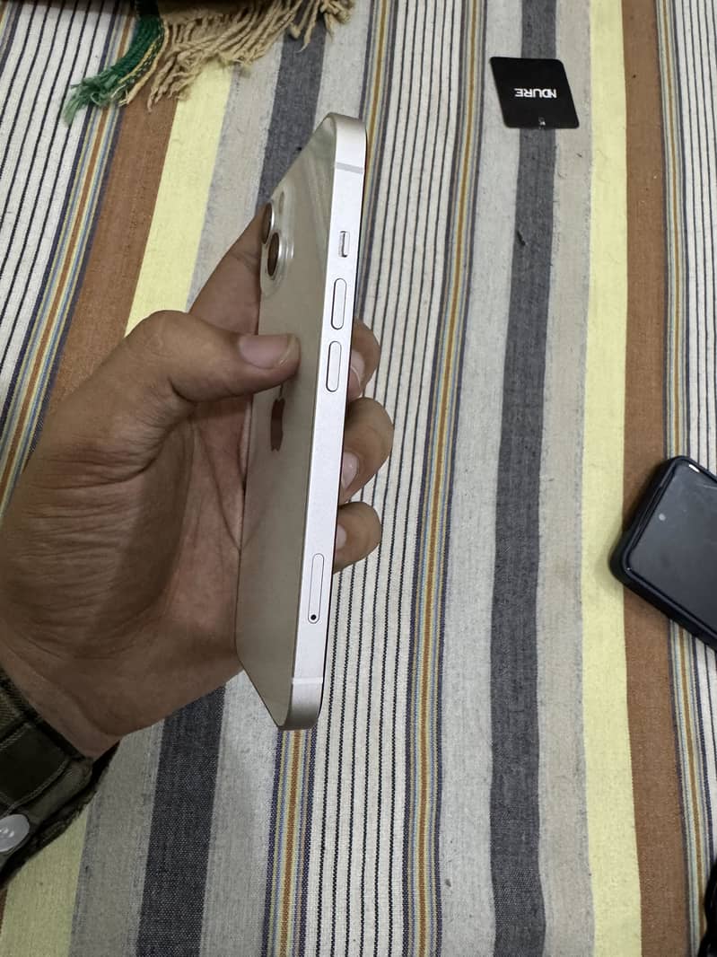 Apple iPhone 13 5