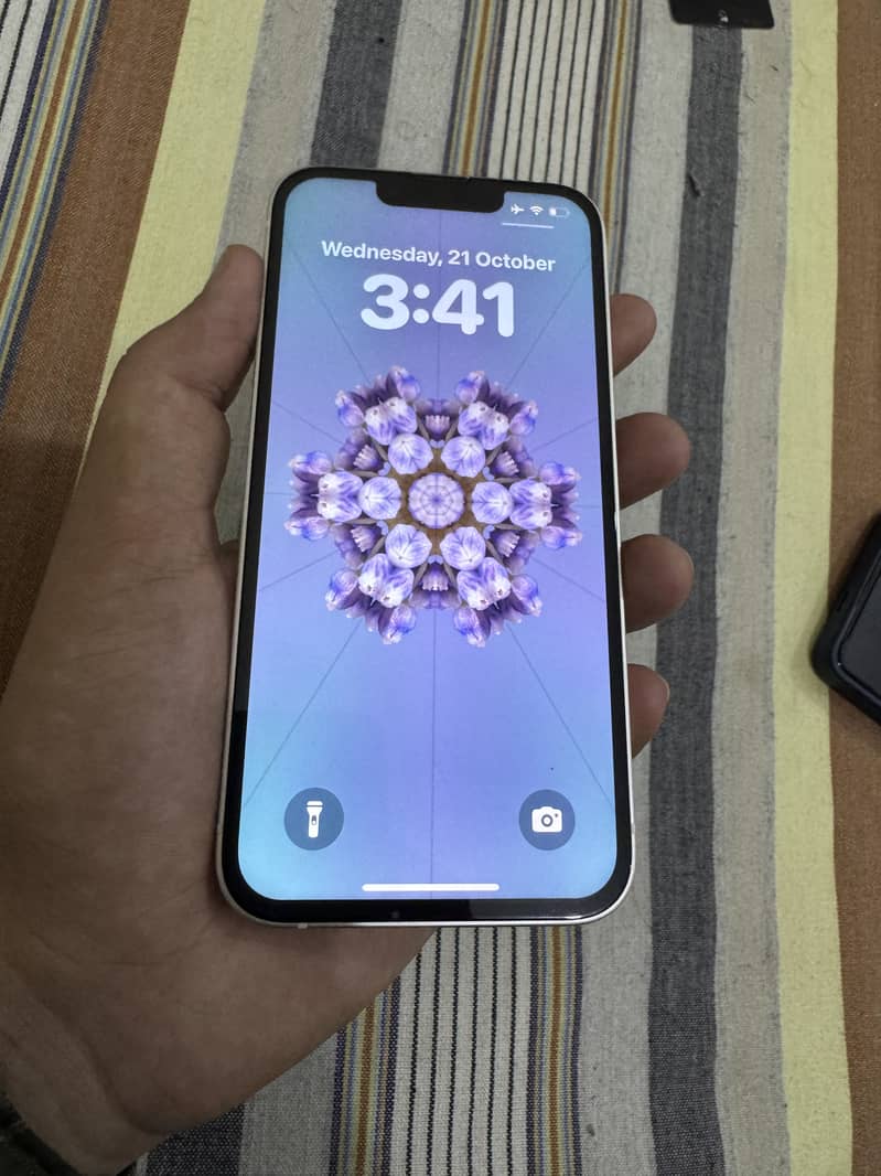 Apple iPhone 13 6