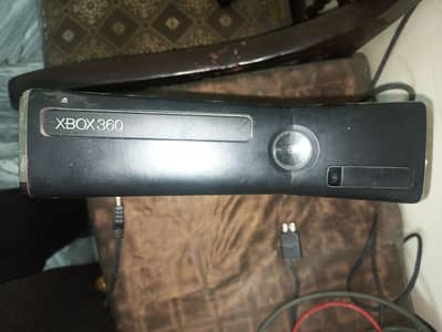 Xbox 360 250GB ALMOST NEW CONDITION. .