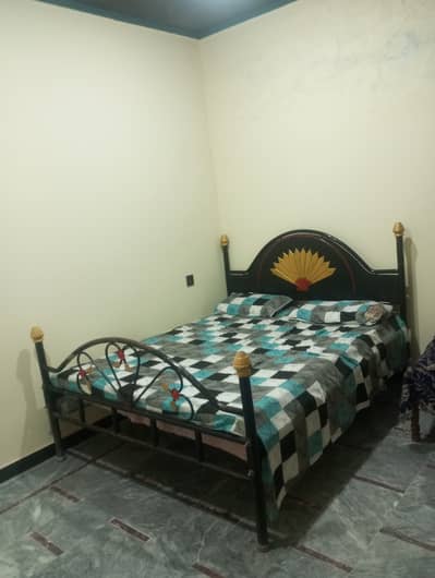 Iron bed in good condition
