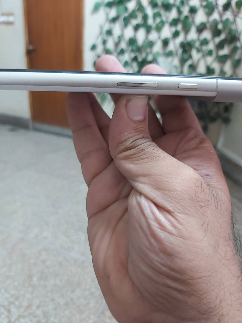 Google Pixel 7 4