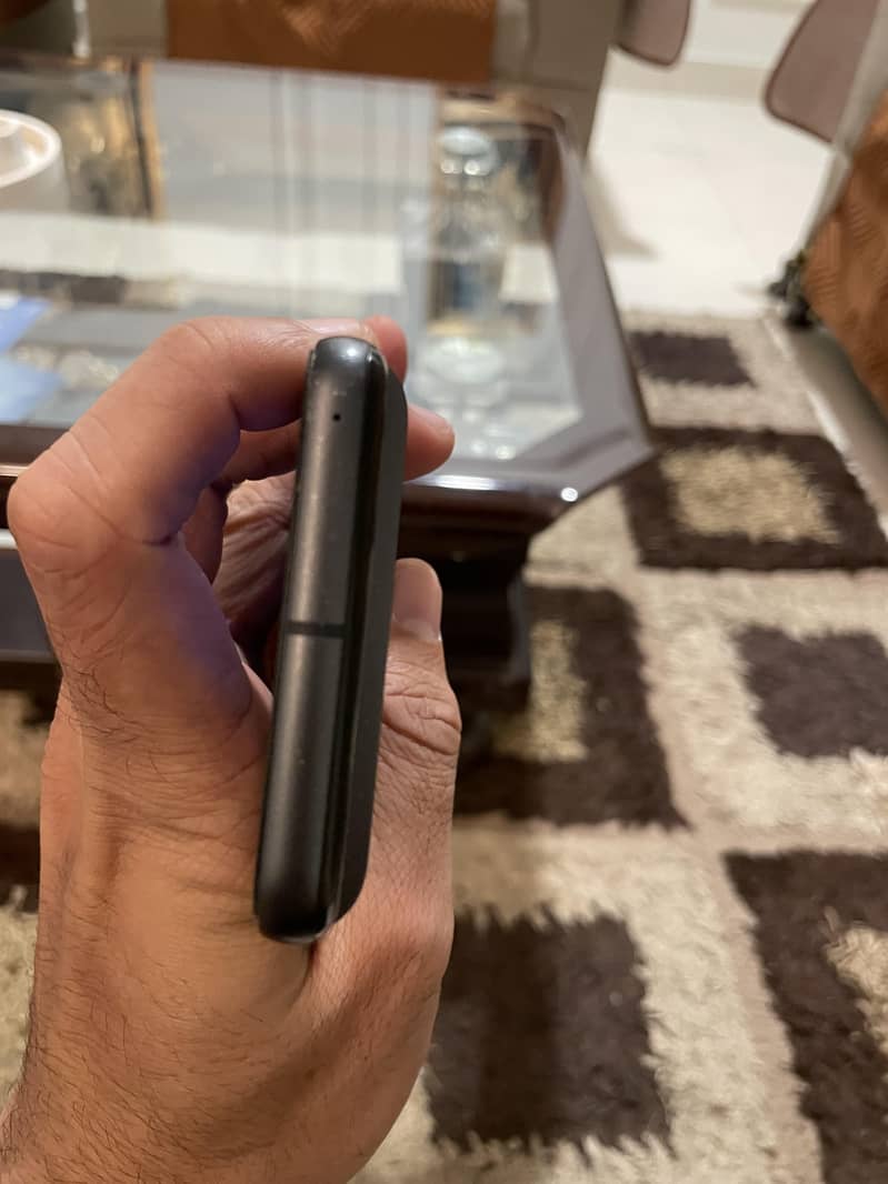 Google Pixel 8 - mint condition 2