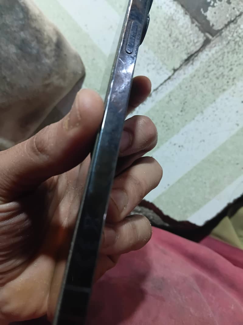 Apple iPhone 13 Pro Max 2