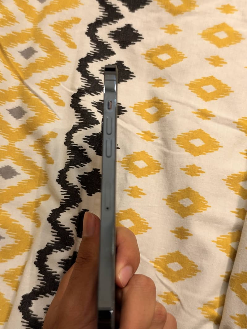 Apple iPhone 12 Pro Max 4