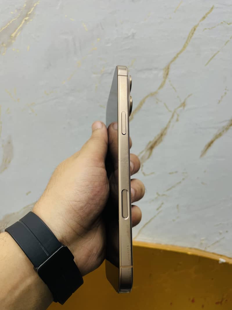 Apple iPhone 16 Pro Max 2