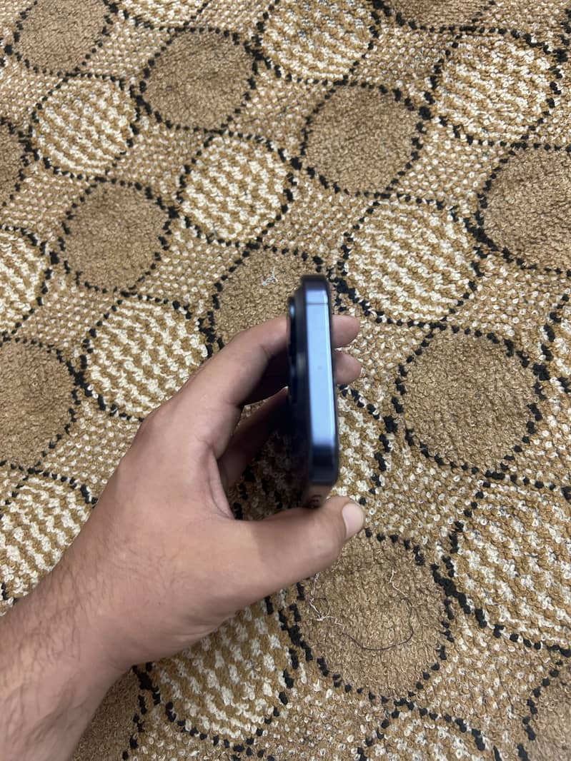 Apple iPhone 15 Pro 2