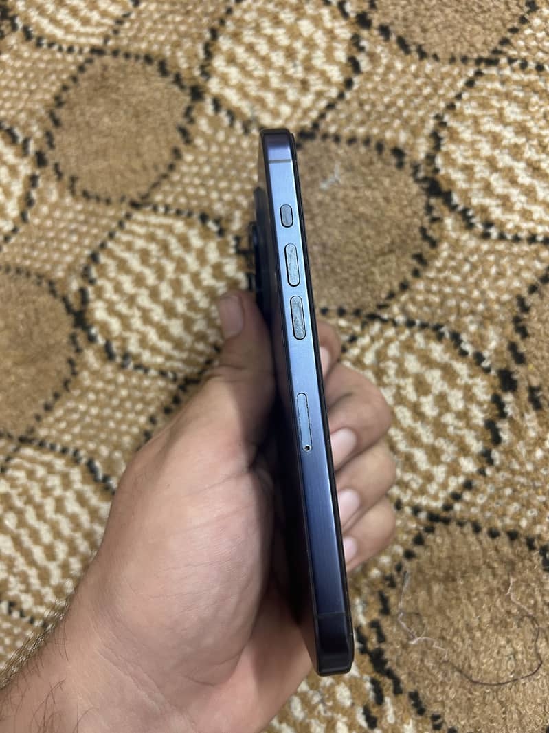 Apple iPhone 15 Pro 3