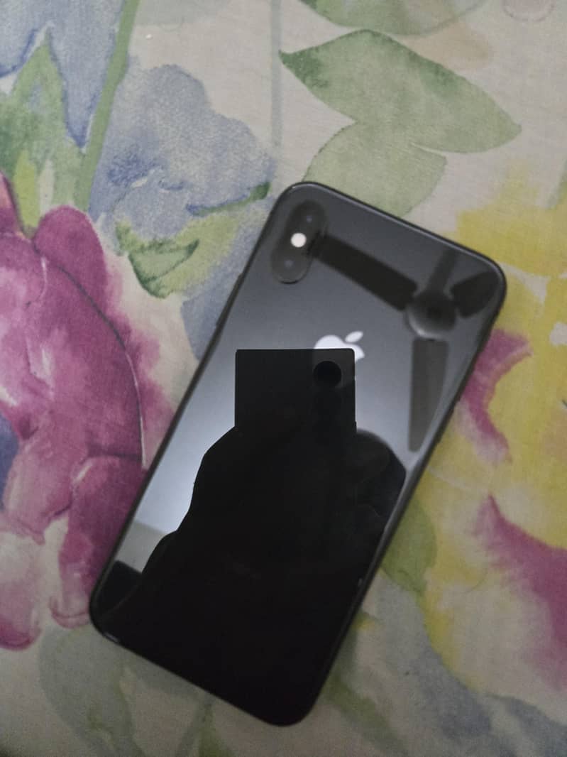 Apple iPhone XS 4