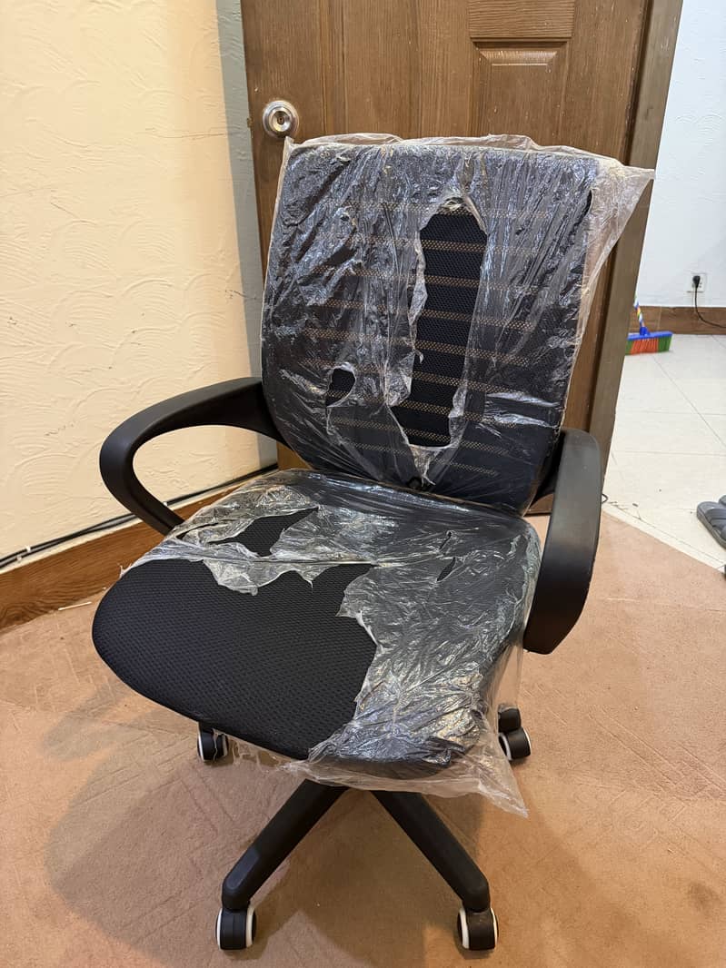 Office chairs mint condition 6