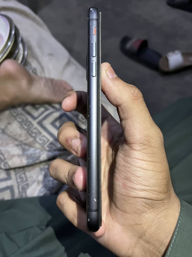 Apple iPhone 11 3