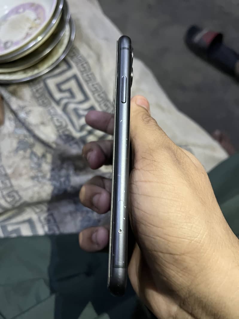 Apple iPhone 11 4