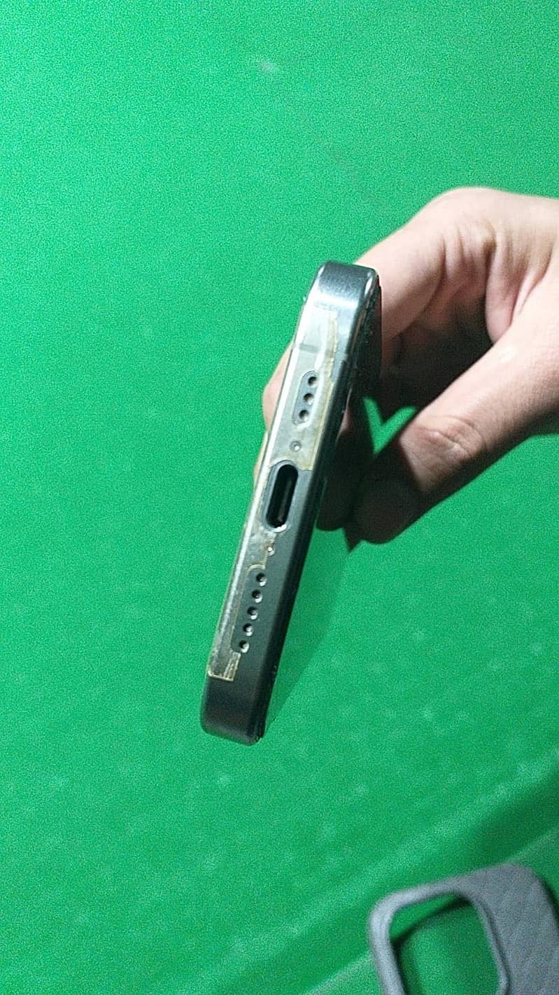 Apple iPhone 15 Pro 3