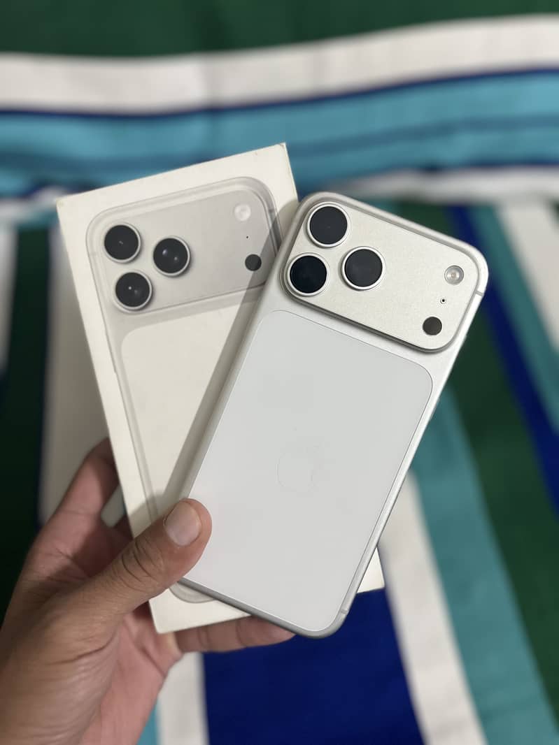 Apple iPhone 17 Pro Max 0