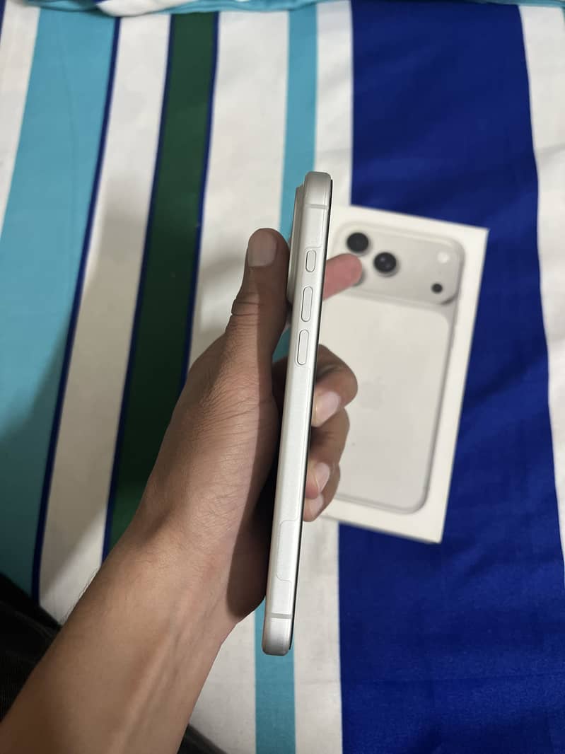 Apple iPhone 17 Pro Max 1