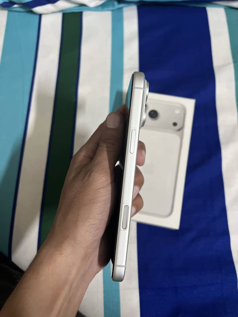 Apple iPhone 17 Pro Max 2