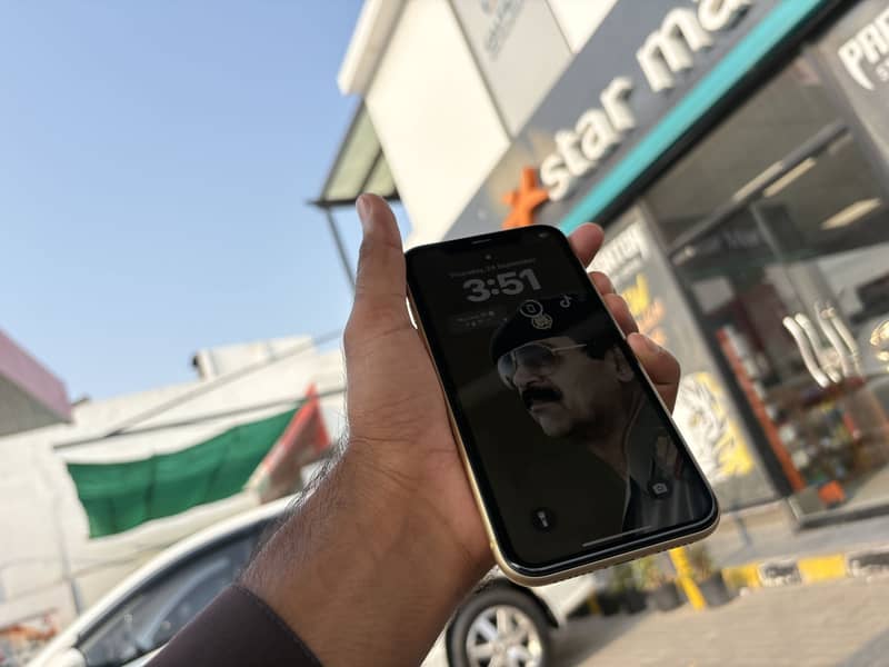 Apple iPhone XR 6