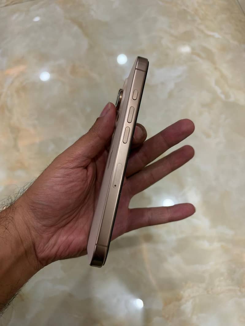 Apple iPhone 16 Pro 1