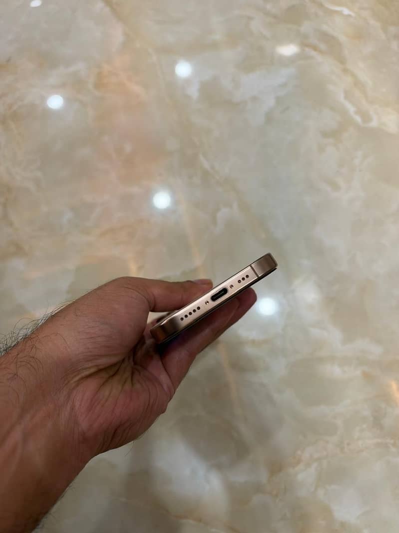 Apple iPhone 16 Pro 6