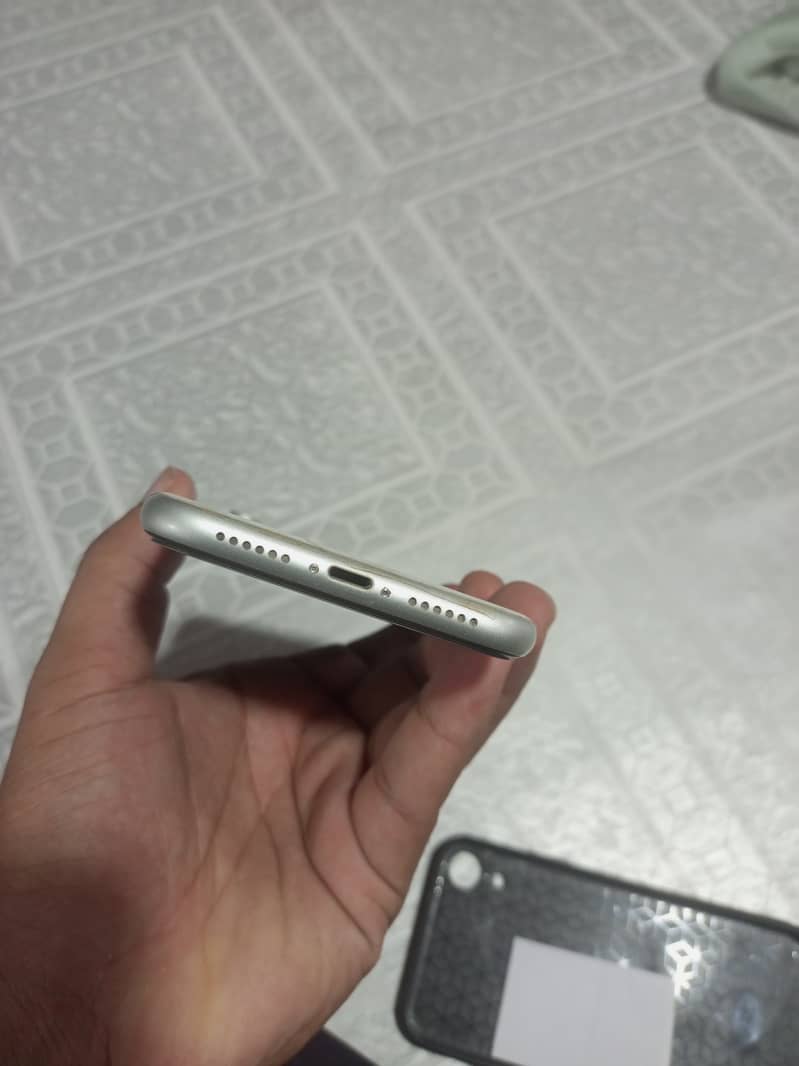 Apple iPhone XR 1
