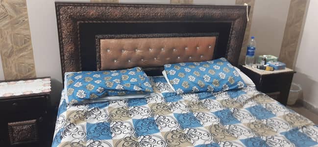 doubble Bed side cabinets and dressing for sale. 03/01/90/66/144 Lahore