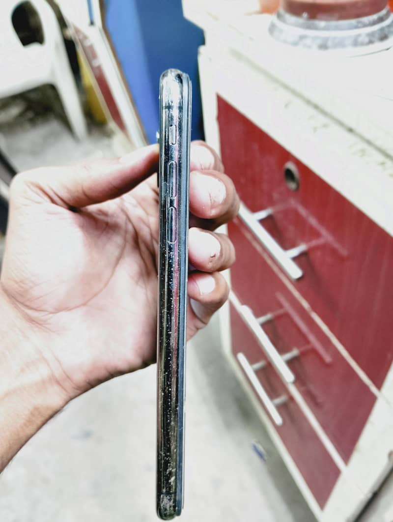 Apple iPhone X 4