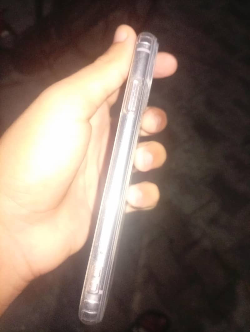 Apple iPhone 11 3