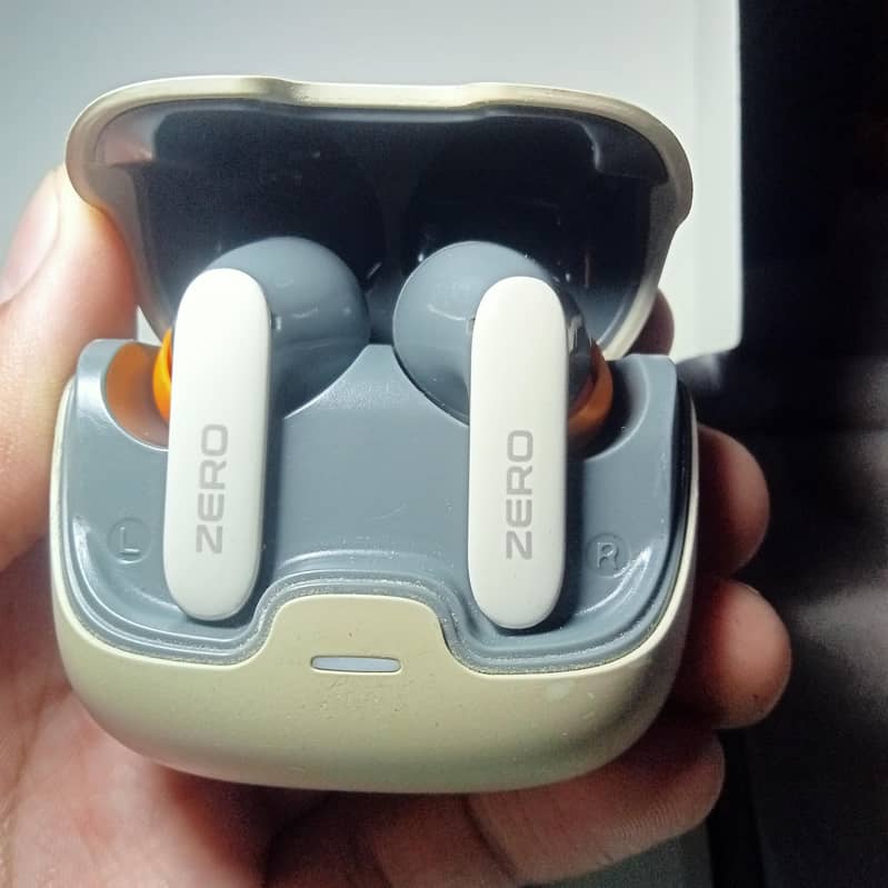 Zero Wave Pro Earbuds Ivory Gray 4