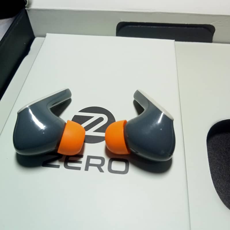 Zero Wave Pro Earbuds Ivory Gray 8