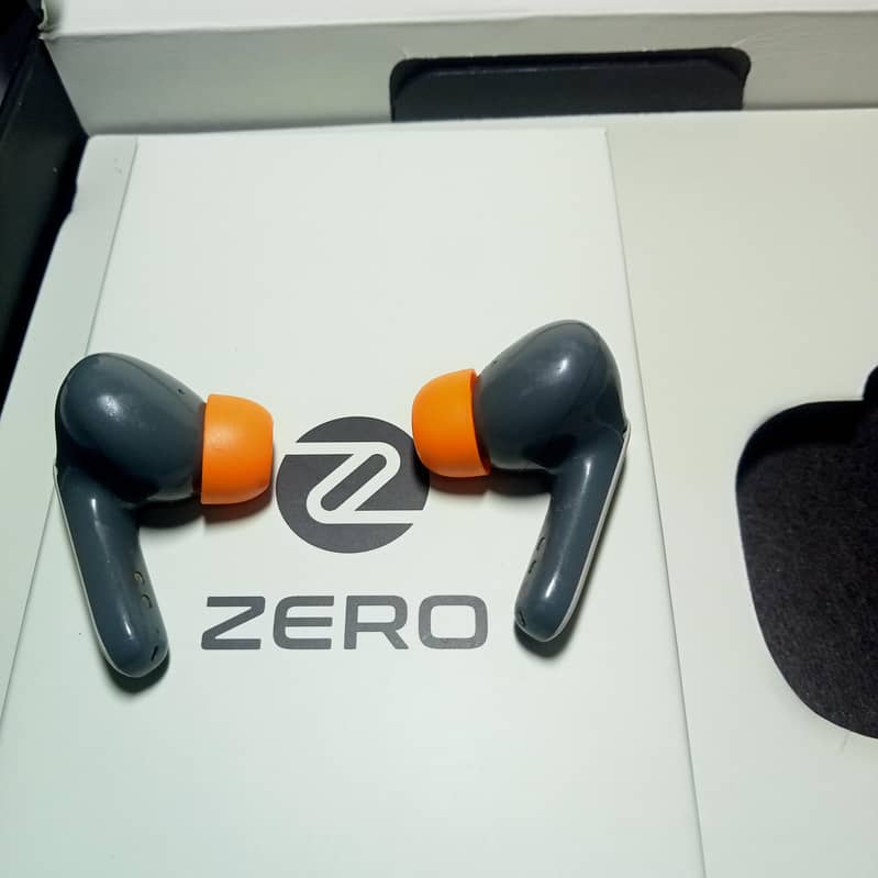 Zero Wave Pro Earbuds Ivory Gray 9