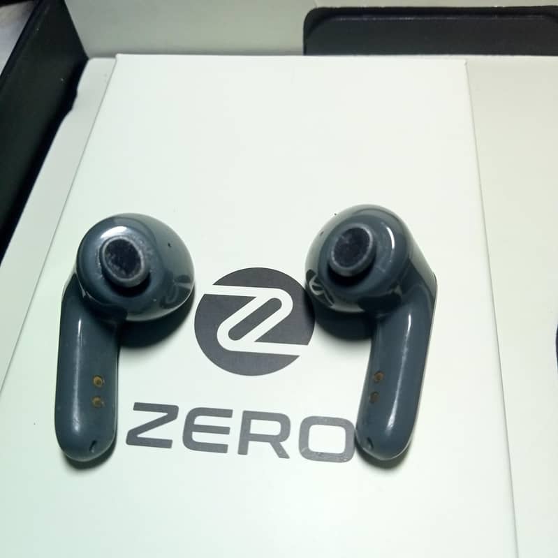 Zero Wave Pro Earbuds Ivory Gray 10